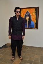 vicky batra at Bharat Tripathi_s exhibition in Mumbai on 25th Dec 2012 (43).JPG