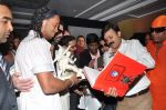 Ronaldinho unveils Balaji entertainment_s R10 movie in Pune, Mumbai on 28th Dec 2012 (31).JPG