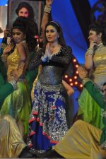 Kareena Kapoor at Big Star Awards on 16th Dec 2012 (109).JPG