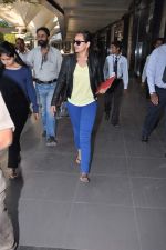 Sonakshi Sinha snapped at airport in Mumbai on 5th Jan 2013 (11).JPG