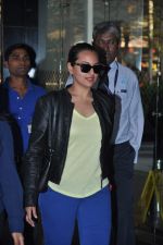 Sonakshi Sinha snapped at airport in Mumbai on 5th Jan 2013 (12).JPG