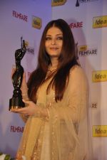 Aishwarya Rai Bachchan announces filmfare awards in Leela Hotel, Mumbai 9th Jan 2013 (110).JPG
