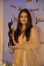 Aishwarya Rai Bachchan announces filmfare awards in Leela Hotel, Mumbai 9th Jan 2013 (113).JPG