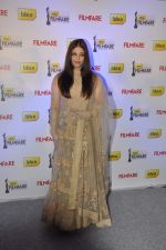 Aishwarya Rai Bachchan announces filmfare awards in Leela Hotel, Mumbai 9th Jan 2013 (136).JPG