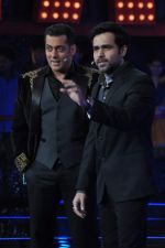 Emraan Hashmi, Salman Khan at Bigg Boss 6 grand finale in Lonavala, Mumbai on 12th Jan 2013 (26).JPG
