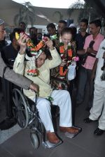 Dilip Kumar, Saira Banu returns from Haj in International Airport, Mumbai on 13th Jan 2013 (17).JPG