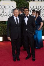 on the red carpet of Golden Globes on 13th Jan 2013 (38).jpg