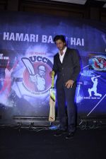 Shahrukh Khan at NDTV Toyota University Cricket Championship in Mumbai on 17th Jan 2013 (24).JPG