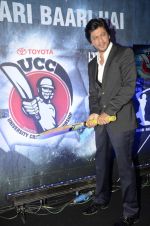 Shahrukh Khan at NDTV Toyota University Cricket Championship in Mumbai on 17th Jan 2013 (58).JPG