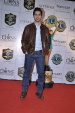 Varun Dhawan at Lions Gold Awards in Mumbai on 16th Jan 2013 (39).JPG