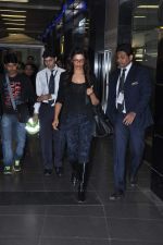 Deepika Padukone arrived in Mumbai Airport on 18th Jan 2013 (2).JPG