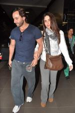 Saif Ali Khan, Kareena Kapoor snapped at airport in Mumbai on 17th Jan 2013 (13).JPG