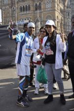 Juhi Chawla at Standard Chartered Mumbai Marathon in Mumbai on 19th Jan 2013 (31).JPG