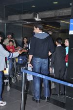 Abhishek Bachchan snapped at airport, Mumbai on 22nd Jan 2013 (7).JPG