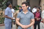 Aamir Khan at Kem Hospital in Mumbai on 27th Jan 2013 (16).JPG