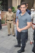 Aamir Khan at Kem Hospital in Mumbai on 27th Jan 2013 (17).JPG