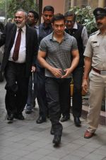 Aamir Khan at Kem Hospital in Mumbai on 27th Jan 2013 (6).JPG