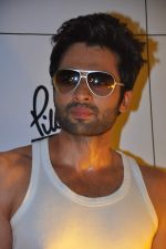 Jackky Bhagnani at Alegria college fest with band Akcent in Panvel, Mumbai on 1st Jan 2013 (35).JPG