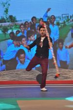Ayushman Khurana at NDTV Support My school 9am to 9pm campaign which raised 13.5 crores in Mumbai on 3rd Feb 2013 (53).JPG