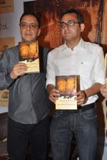 Vidhu Vinod Chopra launch Our Moon have blood Clots book in Bandra, Mumbai on 4th Feb 2013 (25).JPG