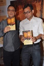 Vidhu Vinod Chopra launch Our Moon have blood Clots book in Bandra, Mumbai on 4th Feb 2013 (26).JPG
