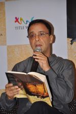 Vidhu Vinod Chopra launch Our Moon have blood Clots book in Bandra, Mumbai on 4th Feb 2013 (23).JPG