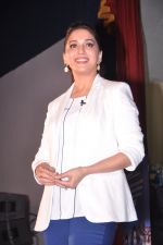 Madhuri Dixit at Oral B dental camp in Dental College, Mumbai on 5th Feb 2013 (40).JPG