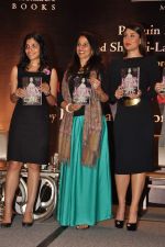 Kareena Kapoor, Shobha De at Rochele Pinto_s book launch in Shangri La Hotel, Mumbai on 6th Feb 2013 (6).JPG