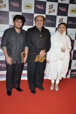 at Radio Mirchi music awards red carpet in Mumbai on 7th Feb 2013 (98).JPG