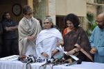 Amitabh Bachchan, Jaya Bachchan pledge their support towards the girl child through Plan India at his home on 9th Feb 2013 (244).JPG