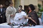 Amitabh Bachchan, Jaya Bachchan pledge their support towards the girl child through Plan India at his home on 9th Feb 2013 (246).JPG