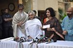 Amitabh Bachchan, Jaya Bachchan pledge their support towards the girl child through Plan India at his home on 9th Feb 2013 (248).JPG