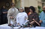 Amitabh Bachchan, Jaya Bachchan pledge their support towards the girl child through Plan India at his home on 9th Feb 2013 (251).JPG