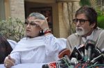 Amitabh Bachchan, Jaya Bachchan pledge their support towards the girl child through Plan India at his home on 9th Feb 2013 (280).JPG