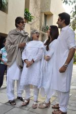 Amitabh Bachchan, Jaya Bachchan, Aishwarya Rai, Abhishek Bachchan pledge their support towards the girl child through Plan India at his home on 9th Feb 2013 (309).JPG