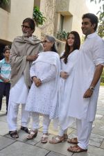 Amitabh Bachchan, Jaya Bachchan, Aishwarya Rai, Abhishek Bachchan pledge their support towards the girl child through Plan India at his home on 9th Feb 2013 (310).JPG