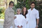 Amitabh Bachchan, Jaya Bachchan, Aishwarya Rai, Abhishek Bachchan pledge their support towards the girl child through Plan India at his home on 9th Feb 2013 (48).JPG