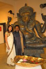 Tarana Khubchandani with Satish Gupta at satish gupta art event in Mumbai on 12th Feb 2013.jpg