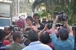 Vivek Oberoi Proposes Neha Sharma for Jayantabhai ki love story promotions in Bandra, Mumbai on 13th Feb 2013 (14).JPG