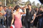 Vivek Oberoi Proposes Neha Sharma for Jayantabhai ki love story promotions in Bandra, Mumbai on 13th Feb 2013 (21).JPG