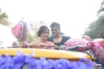 Vivek Oberoi Proposes Neha Sharma for Jayantabhai ki love story promotions in Bandra, Mumbai on 13th Feb 2013 (5).JPG