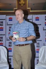 Anupam Kher at Special 26 book launch in Landmark, Mumbai on 15th Feb 2013 (36).JPG