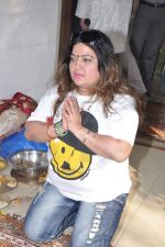 Dolly Bindra at Bappi Lahri_s Saraswati Pooja in Juhu, Mumbai on 15th Feb 2013 (8).JPG