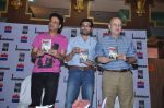 Manoj Bajpai, Neeraj Pandey, Anupam Kher at Special 26 book launch in Landmark, Mumbai on 15th Feb 2013 (57).JPG
