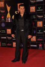 Salman Khan at Star Guild Awards red carpet in Mumbai on 16th Feb 2013 (129).JPG