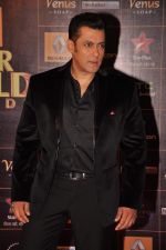 Salman Khan at Star Guild Awards red carpet in Mumbai on 16th Feb 2013 (131).JPG
