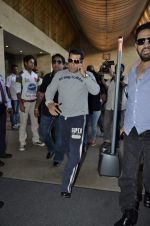 Salman Khan at ccl match from hyderabad on 17th Feb 2013 (76).JPG