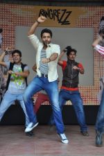 Jackky Bhagnani grooves Gangnam style for Rangrezz in Mumbai on 18th Feb 2013 (9).JPG