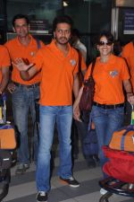 Ritesh Deshmukh, Genelia D Souza with Team Veer Marathi returns from Ranchi in Mumbai on 25th Feb 2013 (13).JPG