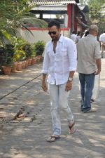 Rohit Roy at sonu nigam_s mom_s funeral in Mumbai on 1st March 2013 (187).JPG